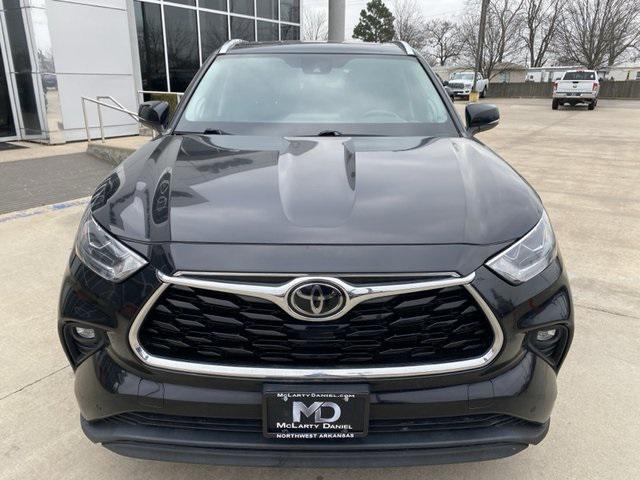 used 2021 Toyota Highlander car, priced at $32,000