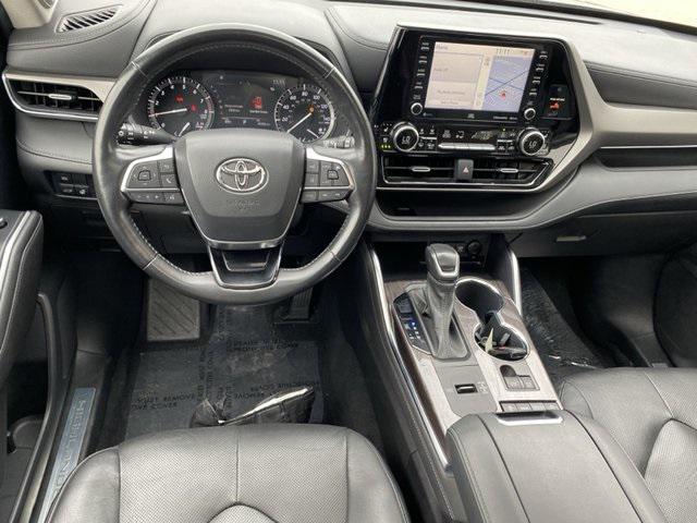 used 2021 Toyota Highlander car, priced at $32,000