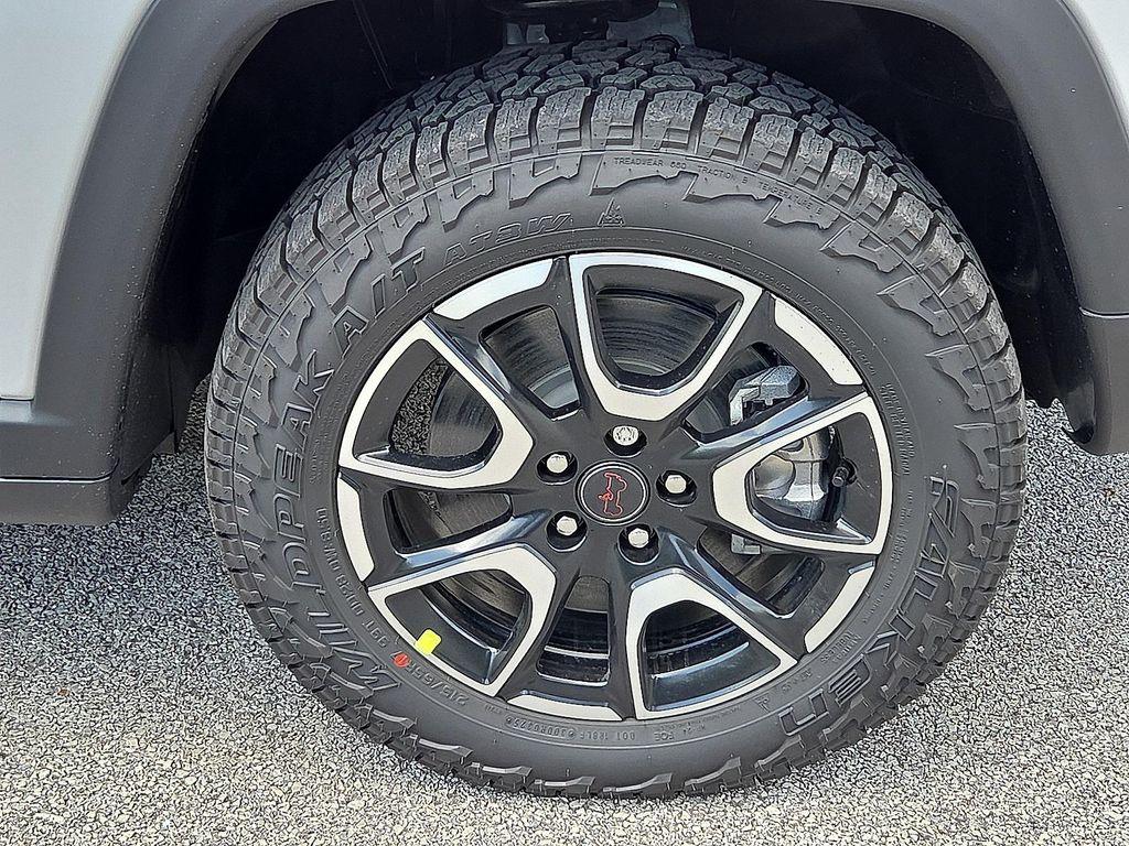 new 2025 Jeep Compass car, priced at $38,201