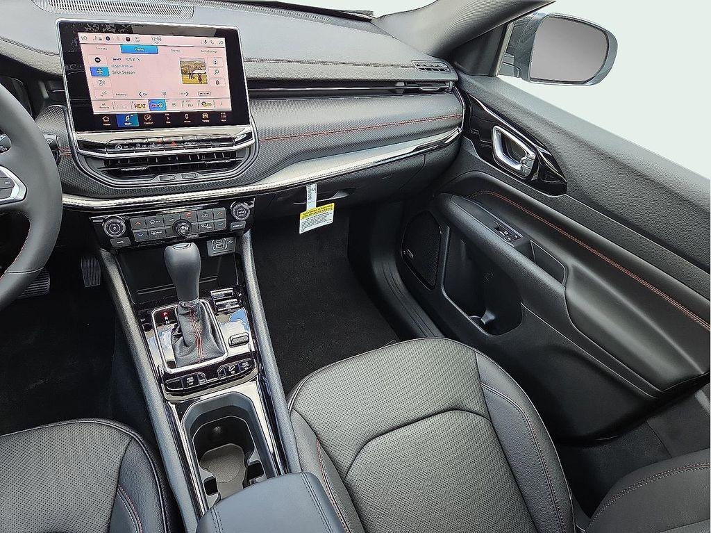 new 2025 Jeep Compass car, priced at $38,201