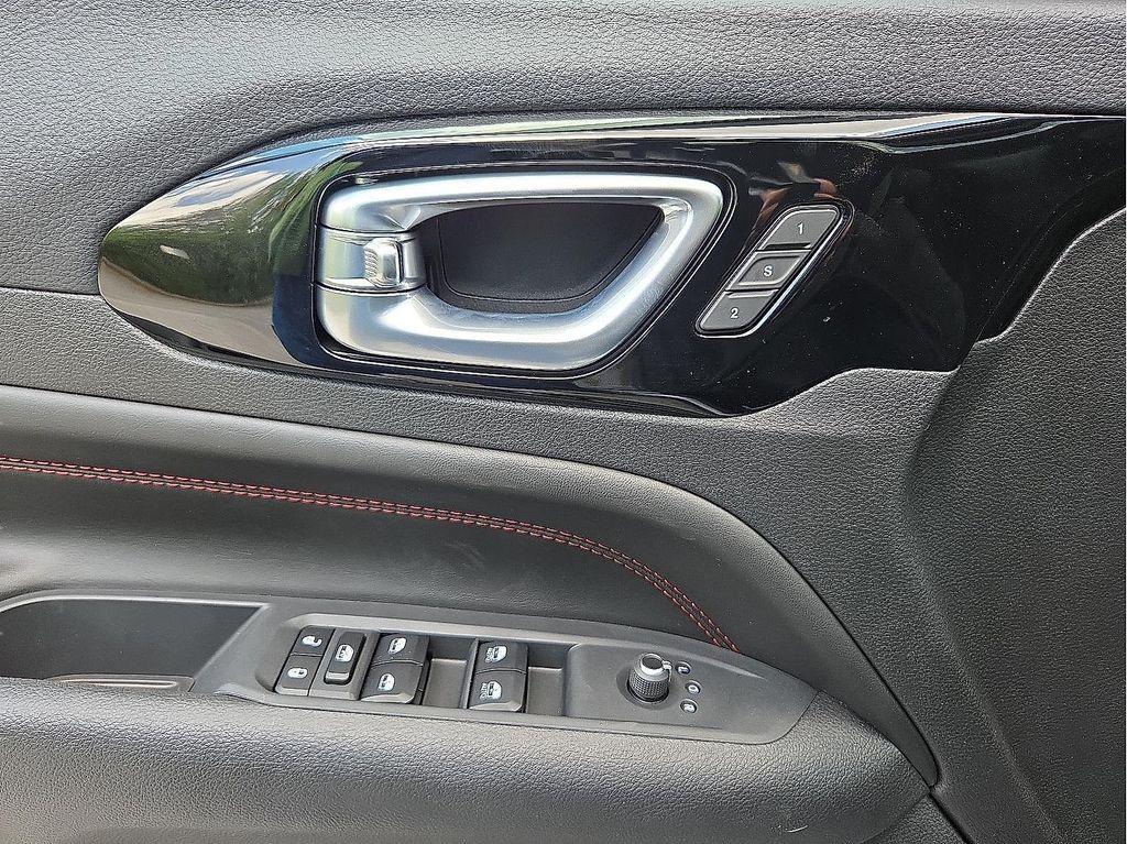 new 2025 Jeep Compass car, priced at $38,201