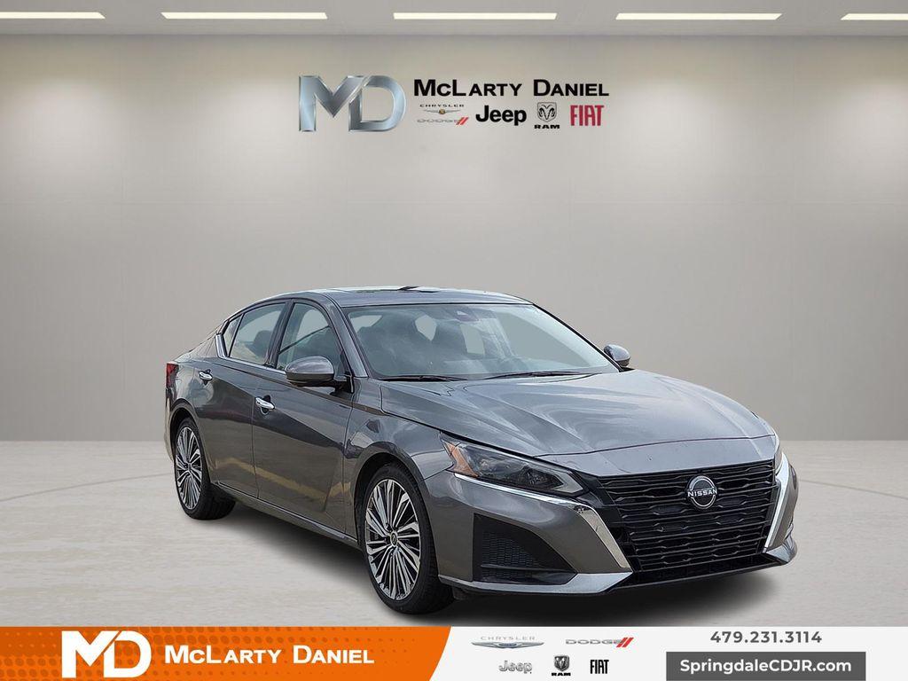 used 2023 Nissan Altima car, priced at $22,092