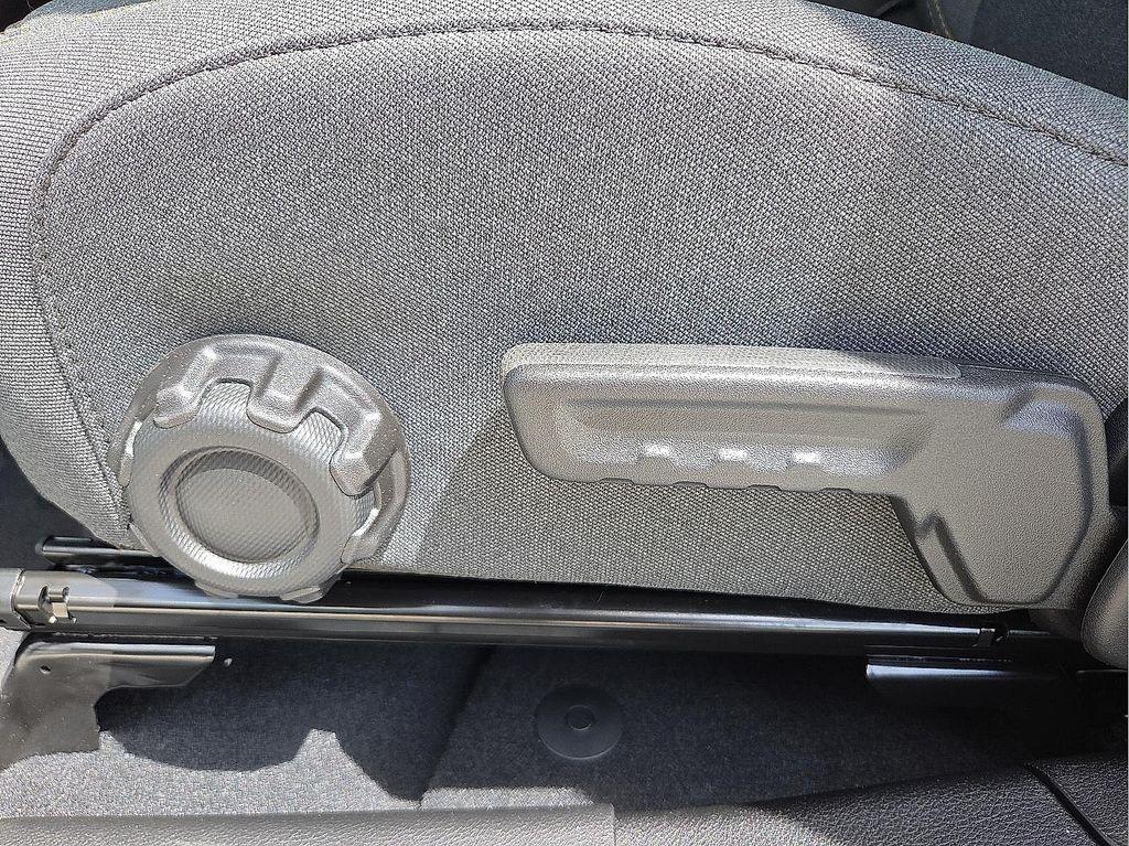 new 2025 Jeep Wrangler car, priced at $40,305