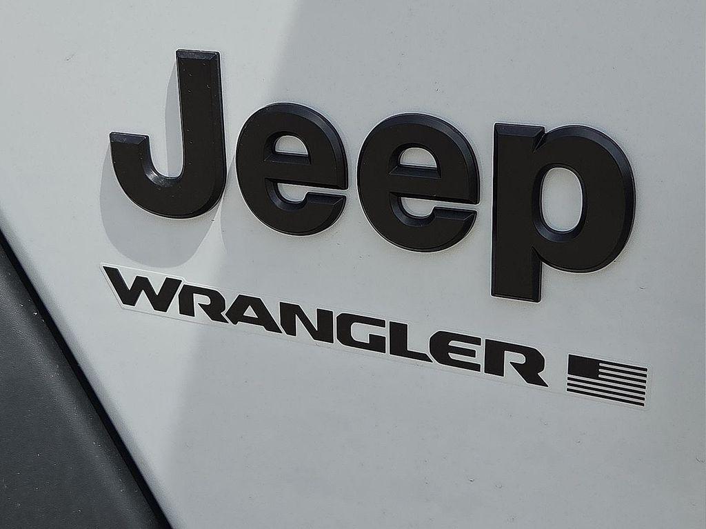 new 2025 Jeep Wrangler car, priced at $40,305