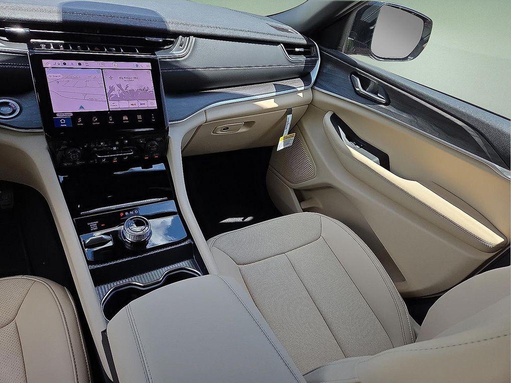 new 2025 Jeep Grand Cherokee L car, priced at $51,217