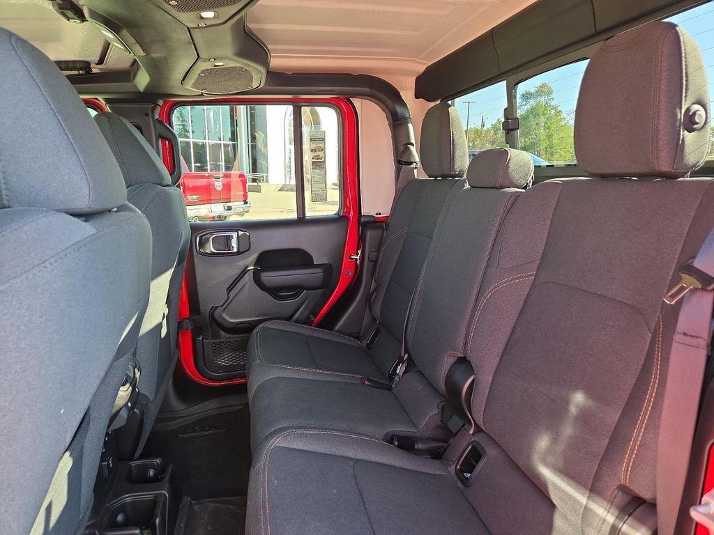 new 2025 Jeep Gladiator car