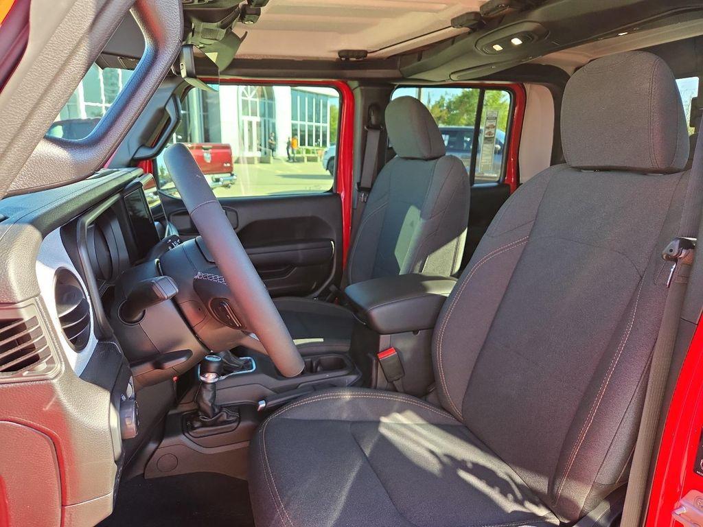 new 2025 Jeep Gladiator car