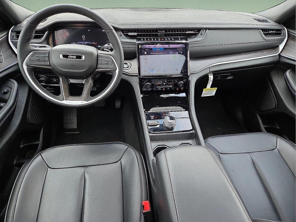 new 2025 Jeep Grand Cherokee car