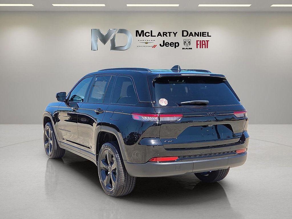 new 2025 Jeep Grand Cherokee car, priced at $46,321
