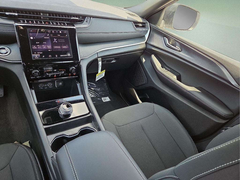 new 2025 Jeep Grand Cherokee car, priced at $37,159