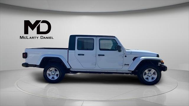 used 2023 Jeep Gladiator car, priced at $25,439