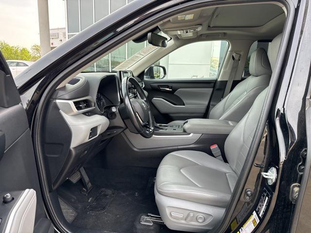 used 2021 Toyota Highlander car, priced at $30,731