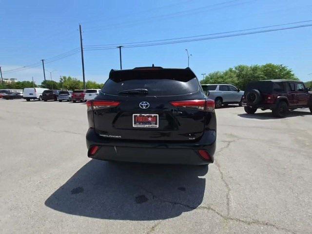 used 2021 Toyota Highlander car, priced at $30,731