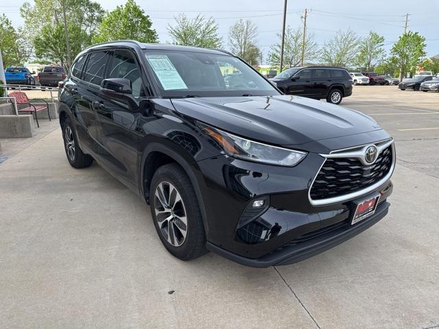 used 2021 Toyota Highlander car, priced at $30,731