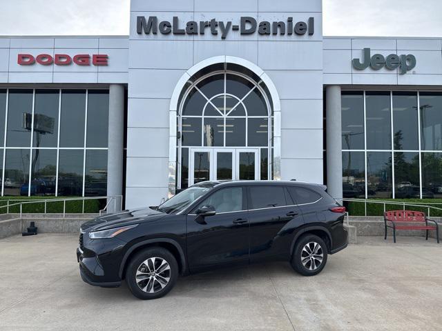 used 2021 Toyota Highlander car, priced at $30,731