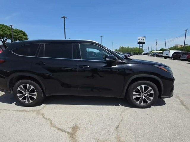 used 2021 Toyota Highlander car, priced at $30,731