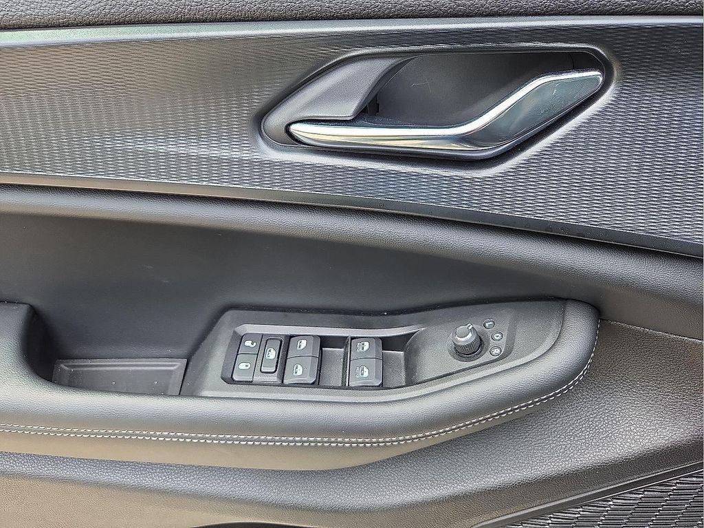 used 2025 Jeep Grand Cherokee car, priced at $32,933