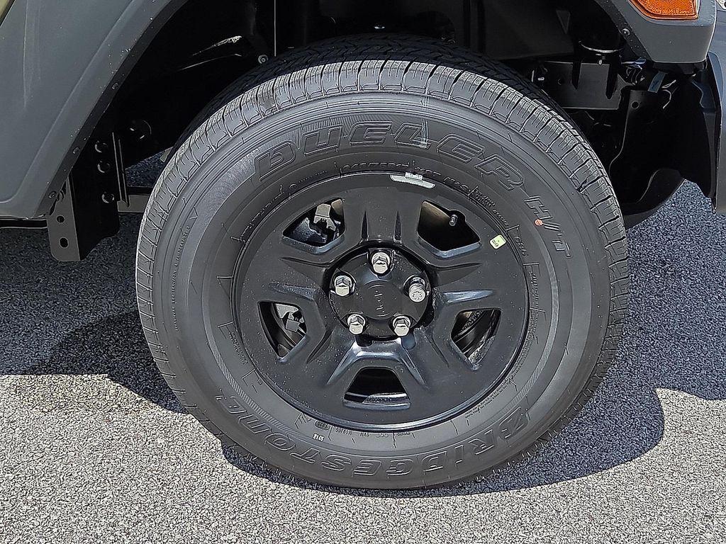 new 2025 Jeep Gladiator car, priced at $37,092