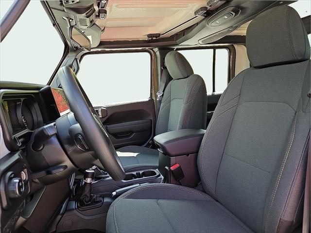 new 2025 Jeep Gladiator car, priced at $39,372