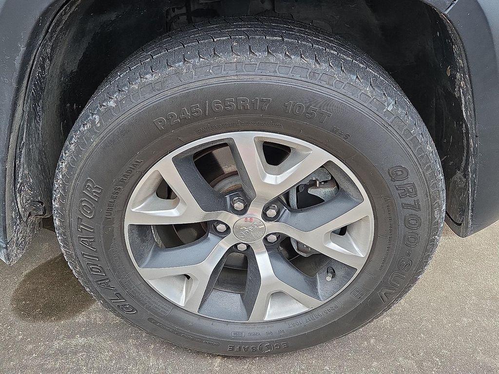 used 2017 Jeep Cherokee car, priced at $15,548