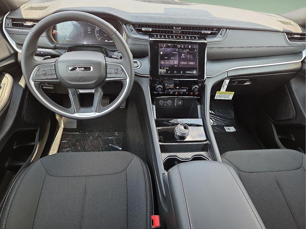 new 2025 Jeep Grand Cherokee car, priced at $40,256