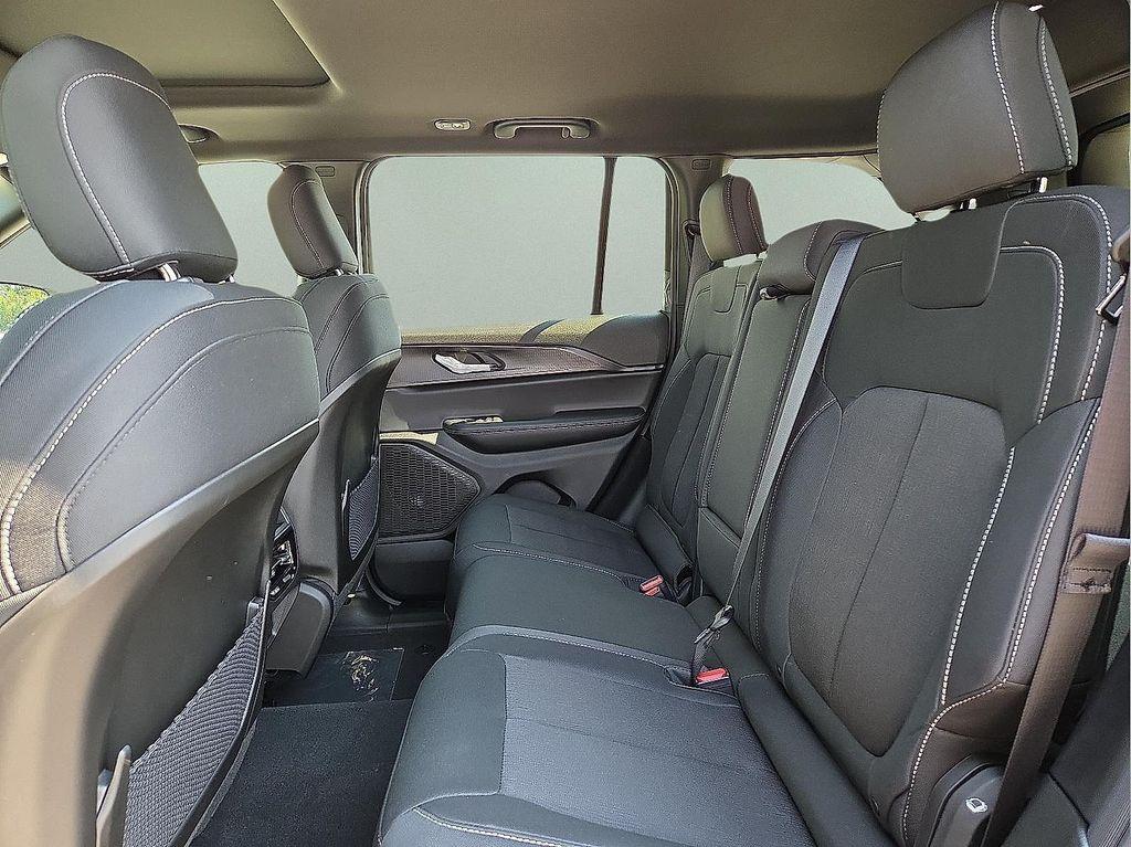 new 2025 Jeep Grand Cherokee car, priced at $40,256