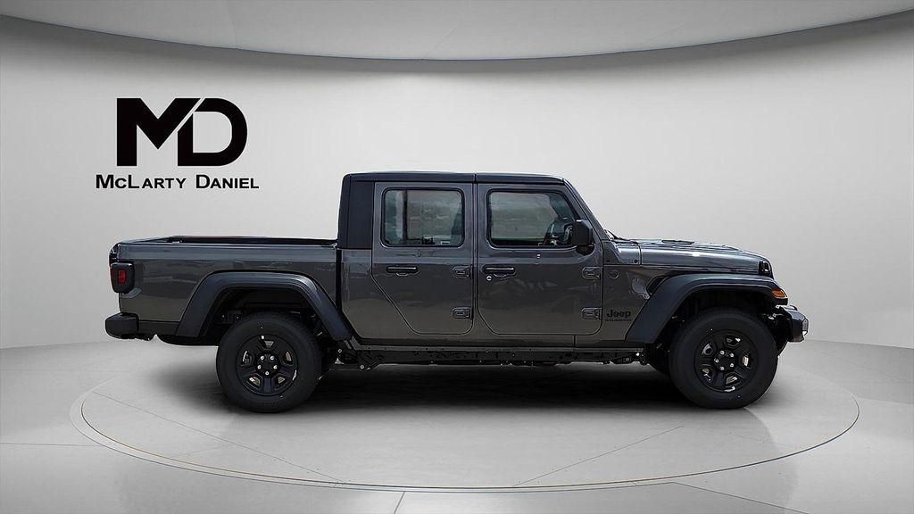 new 2025 Jeep Gladiator car, priced at $37,092