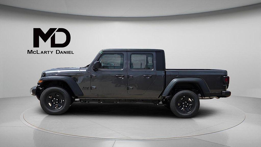 new 2025 Jeep Gladiator car, priced at $37,092