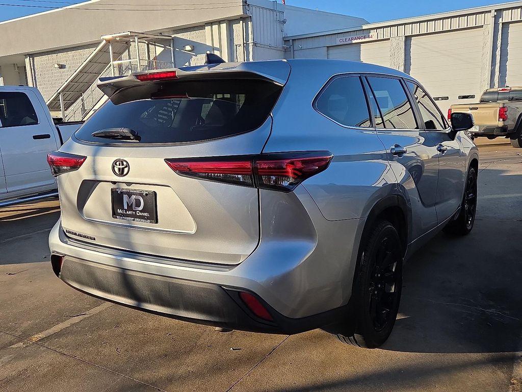 used 2023 Toyota Highlander car, priced at $31,231