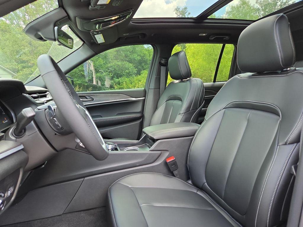 new 2025 Jeep Grand Cherokee car, priced at $44,919