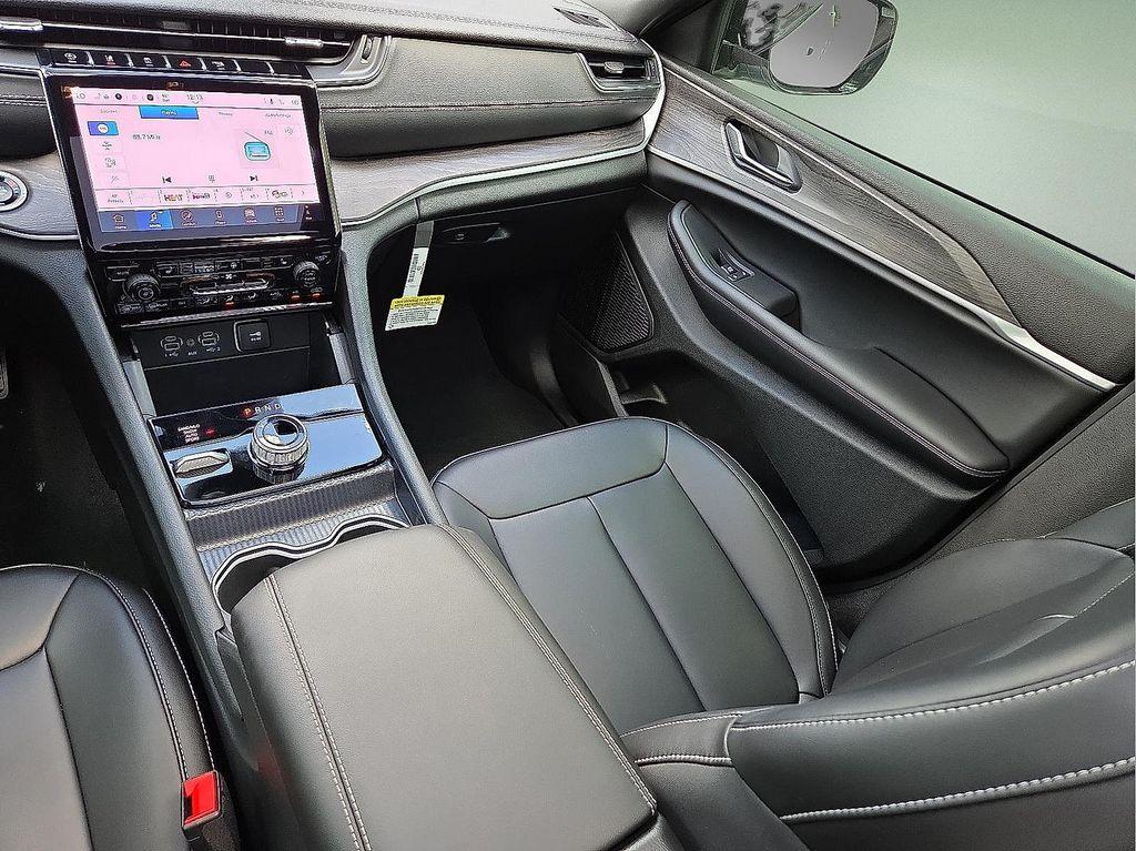 new 2025 Jeep Grand Cherokee car, priced at $42,740