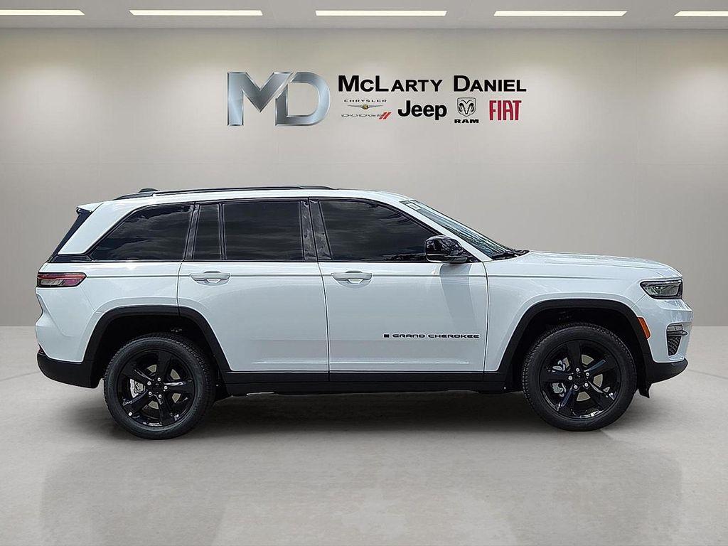 new 2025 Jeep Grand Cherokee car, priced at $42,740