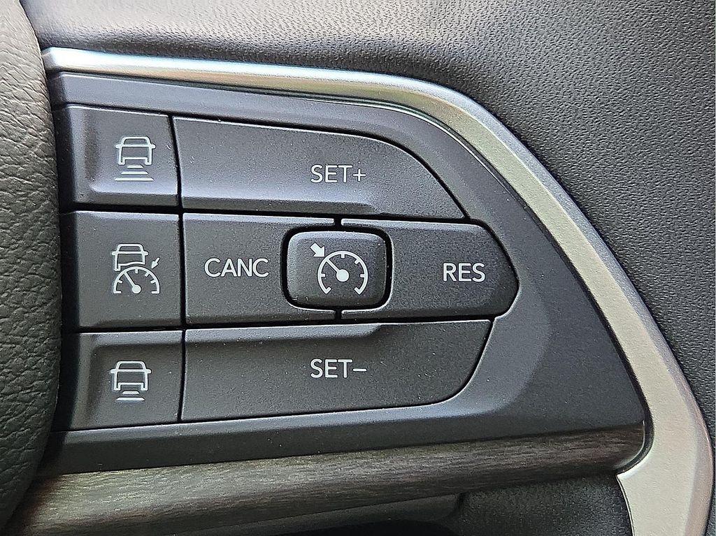 new 2025 Jeep Grand Cherokee car, priced at $42,740