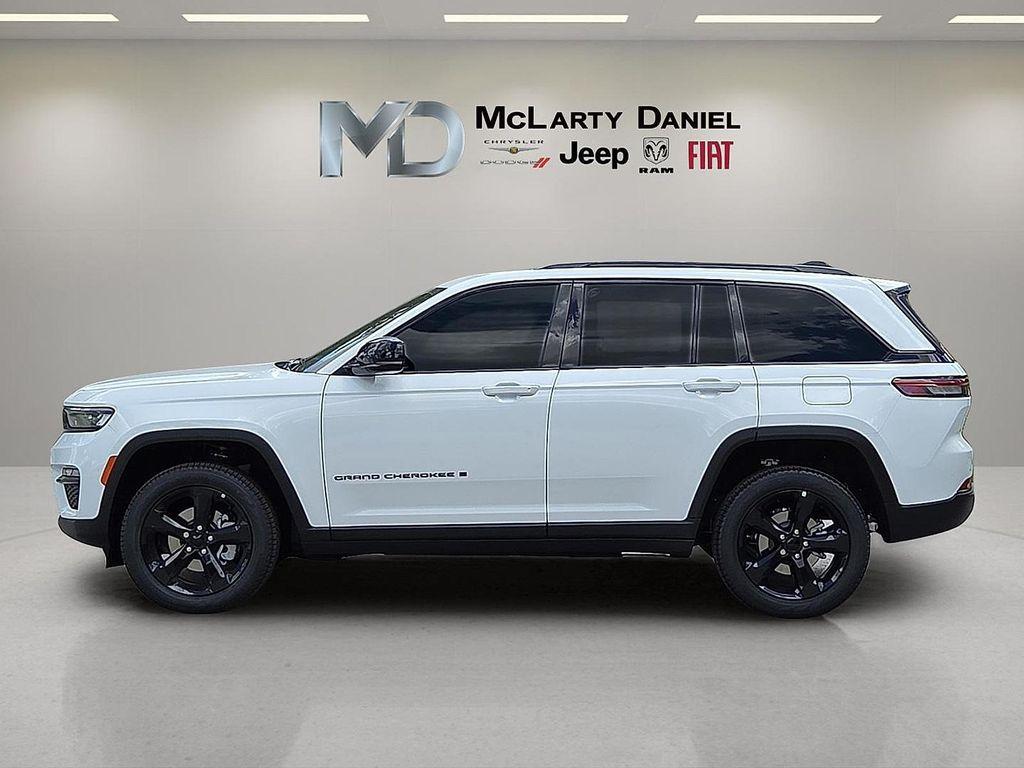 new 2025 Jeep Grand Cherokee car, priced at $42,740