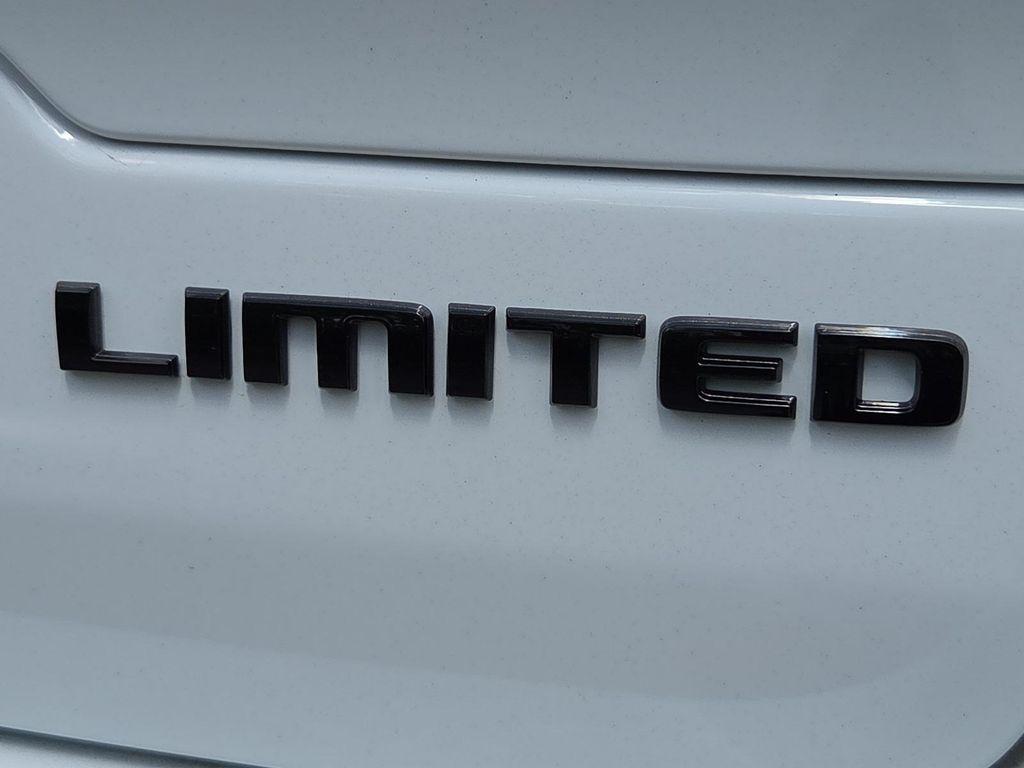 new 2025 Jeep Grand Cherokee car, priced at $44,919