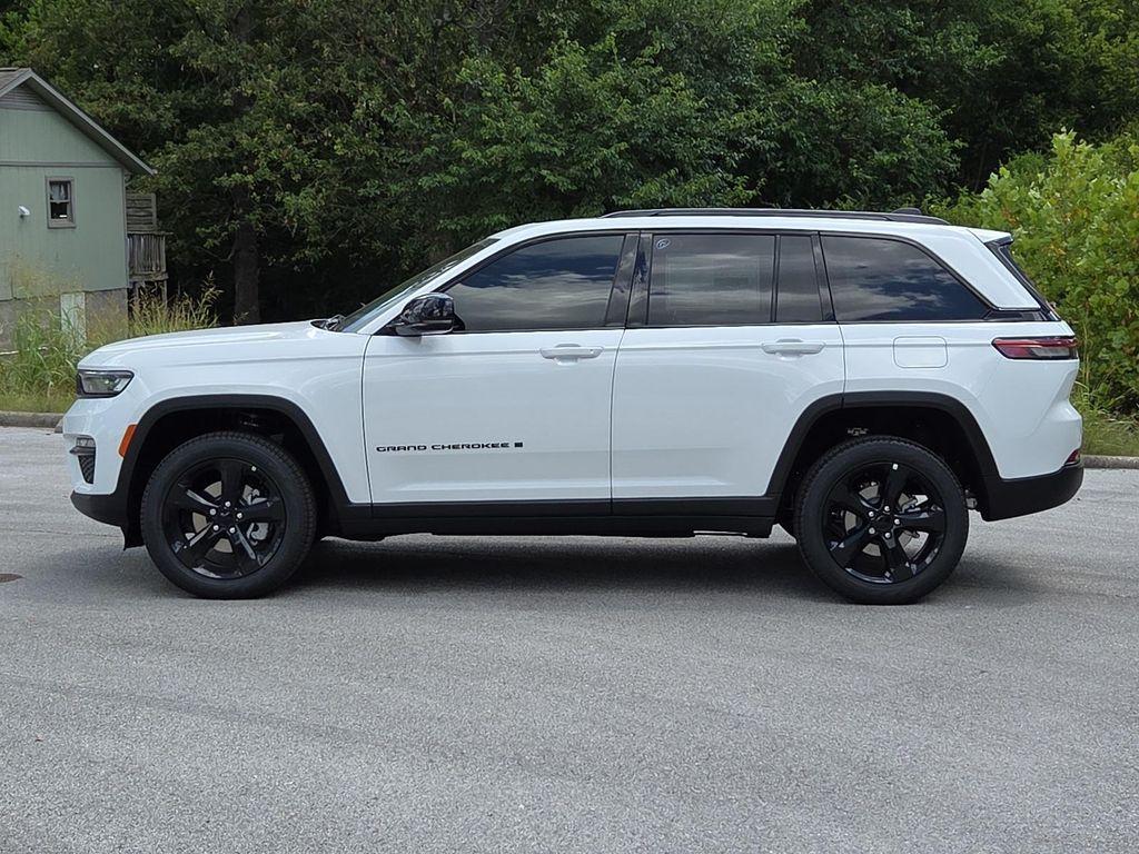 new 2025 Jeep Grand Cherokee car, priced at $44,919