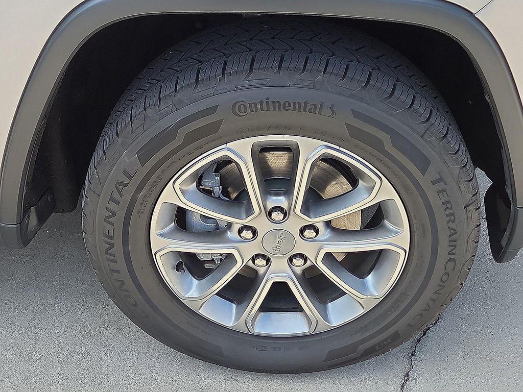 used 2016 Jeep Grand Cherokee car, priced at $15,900