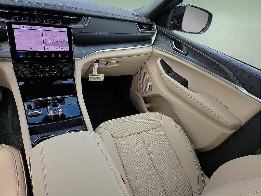 new 2025 Jeep Grand Cherokee car, priced at $49,070