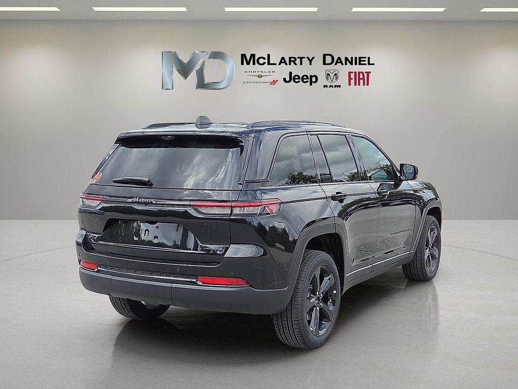 new 2025 Jeep Grand Cherokee car, priced at $49,070