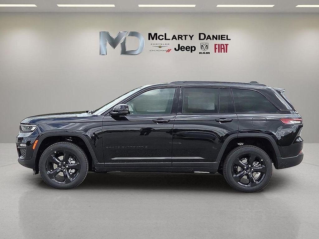 new 2025 Jeep Grand Cherokee car, priced at $49,070