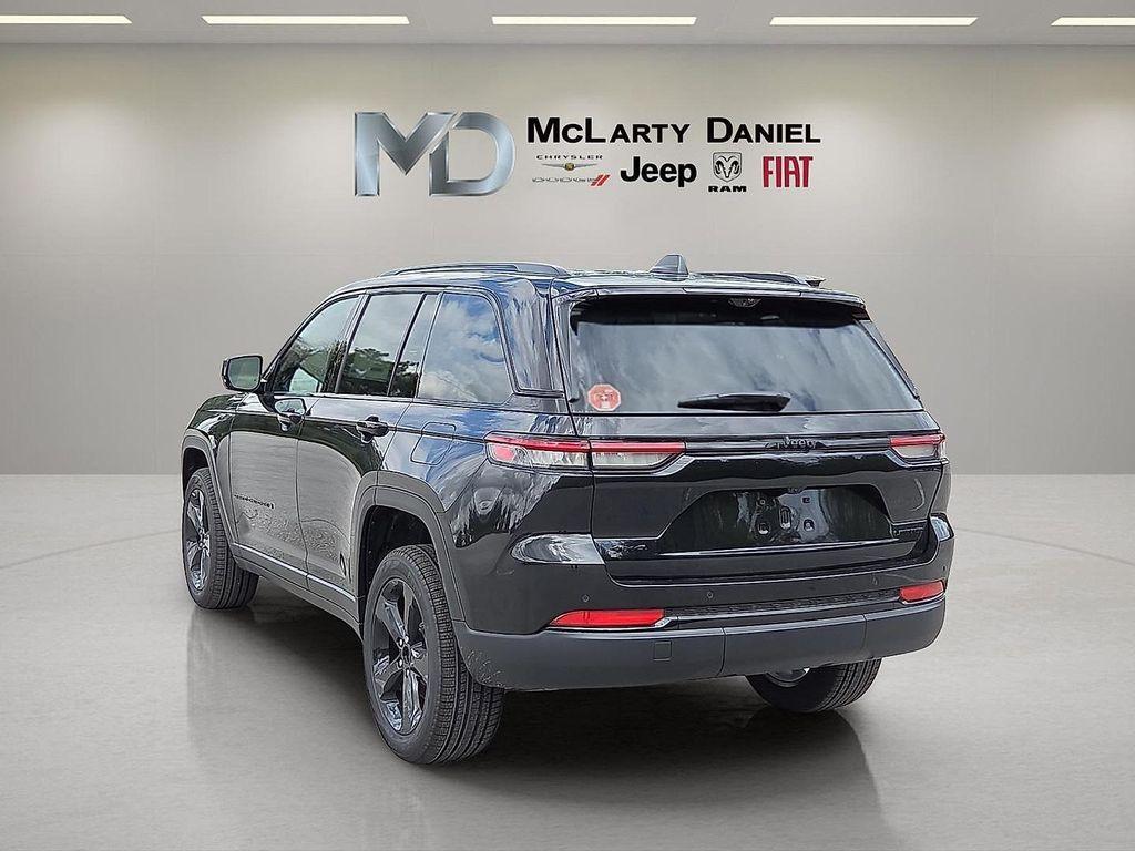 new 2025 Jeep Grand Cherokee car, priced at $49,070
