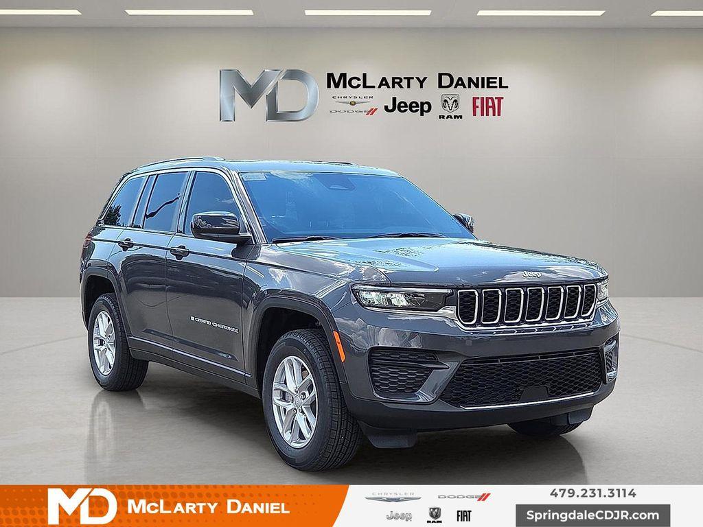 new 2025 Jeep Grand Cherokee car, priced at $38,006
