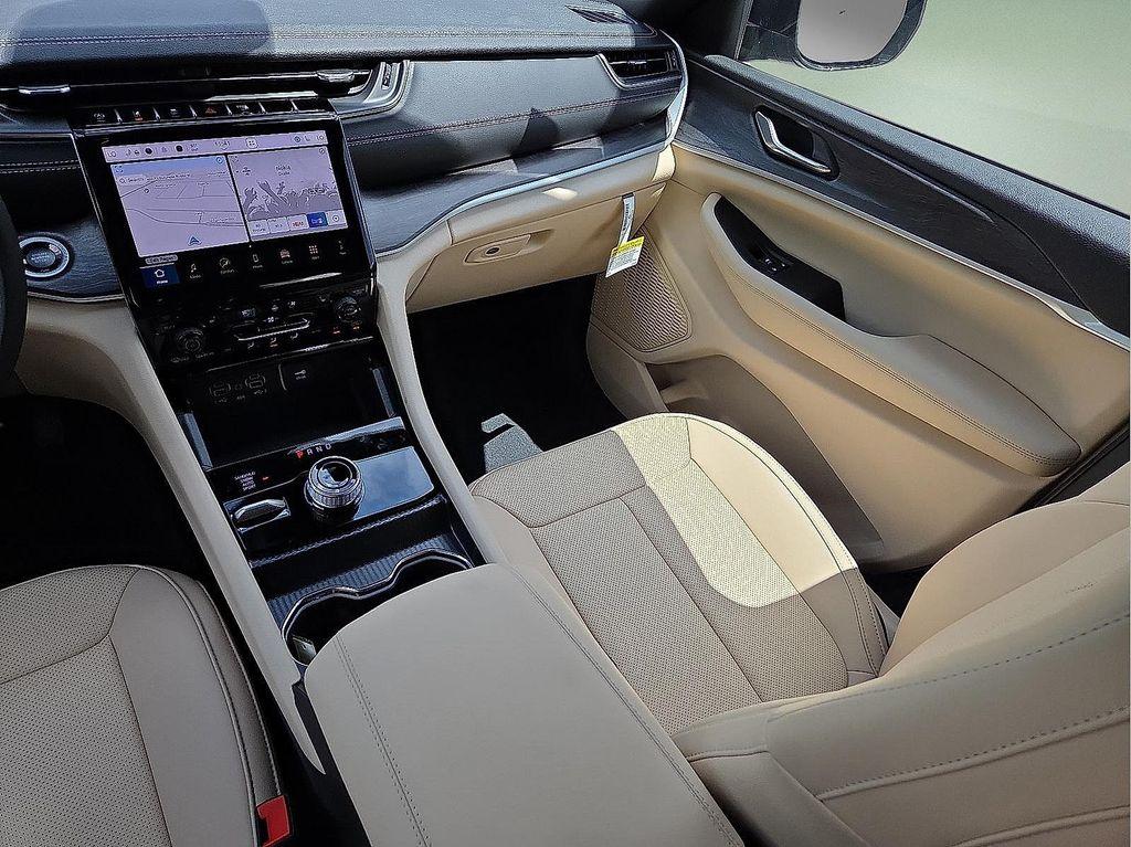 new 2025 Jeep Grand Cherokee L car, priced at $51,217