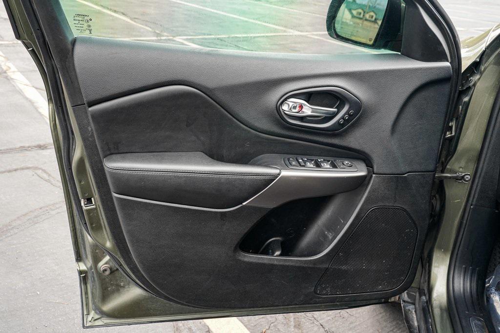 used 2019 Jeep Cherokee car, priced at $13,995