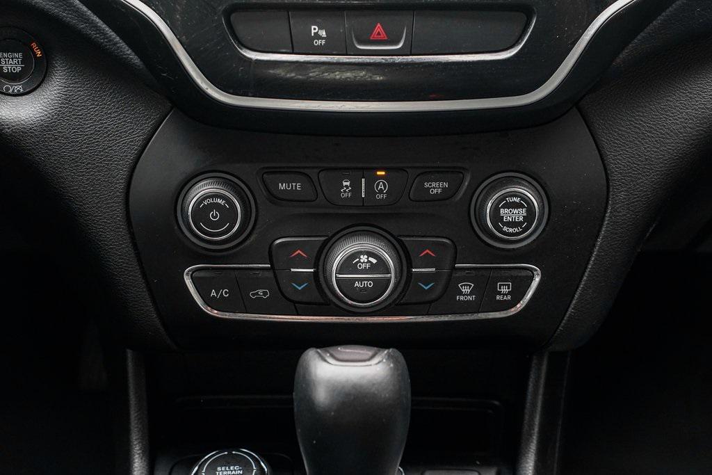 used 2019 Jeep Cherokee car, priced at $13,995