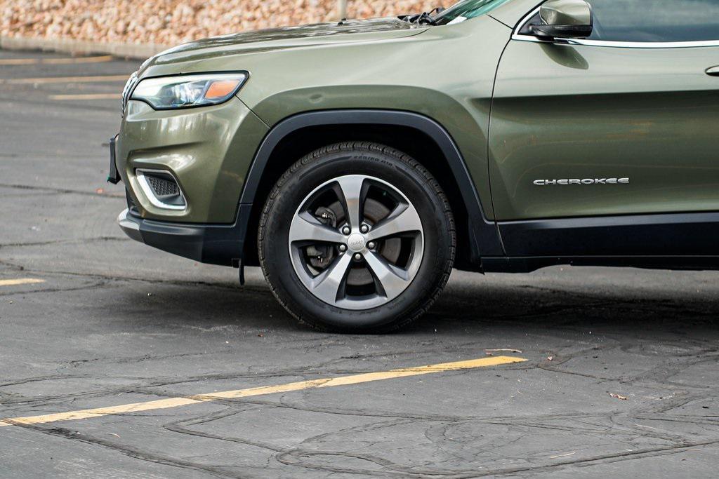used 2019 Jeep Cherokee car, priced at $13,995