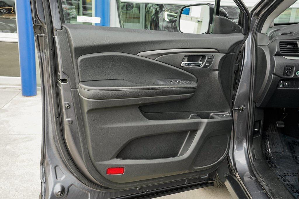 used 2021 Honda Pilot car, priced at $25,995