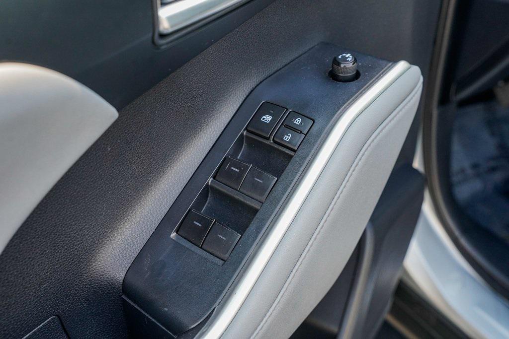 used 2022 Toyota Highlander car, priced at $34,995