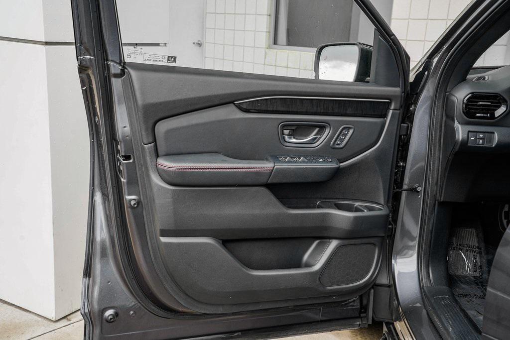 used 2025 Honda Pilot car, priced at $48,695