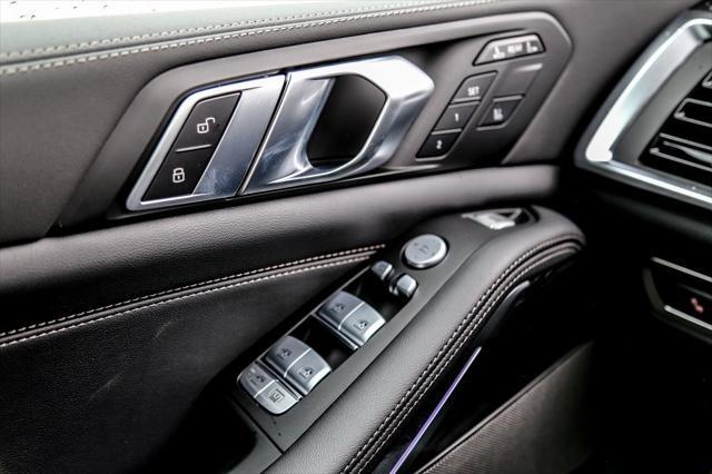 new 2025 BMW X7 car, priced at $98,200
